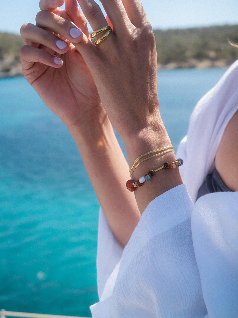 {"color":"Gold"}
