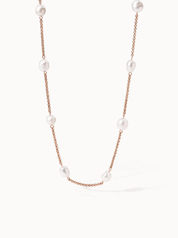 PURELEI Malahi Kette aus roségoldener Edelstahlkette mit zarten Süßwasserperlen, clean & elegant präsentiert.
