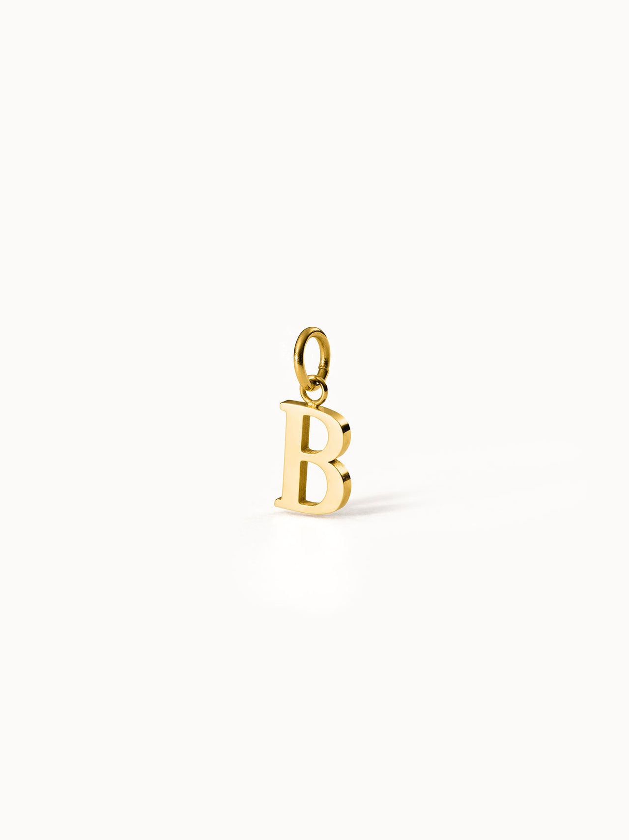 Purelei Pure B Charm, goldener 18K Edelstahl Buchstaben-Anhänger, minimalistisch, elegante Klarheit, strahlend warm.