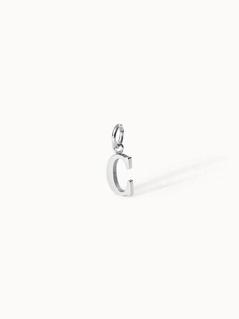 Purelei Pure C Charm aus nickelfreiem, silbernem Edelstahl, minimalistischer Buchstabenanhänger, elegant und zeitlos.
