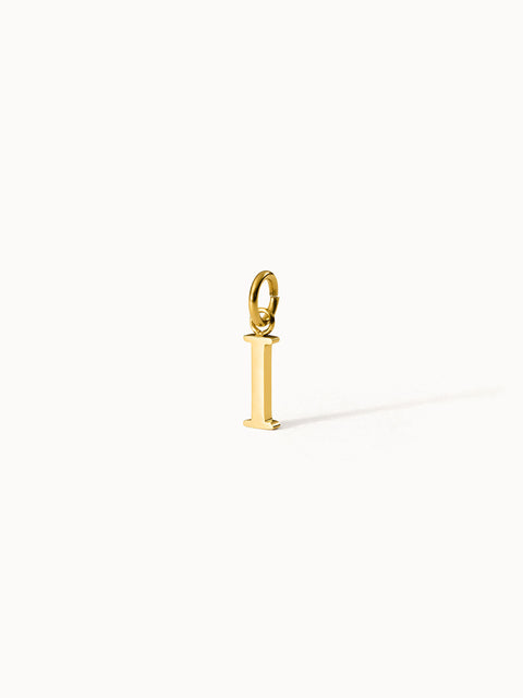 Goldener PURELEI Pure I Charm Anhänger aus Edelstahl, klar und elegant auf hellem Hintergrund inszeniert.