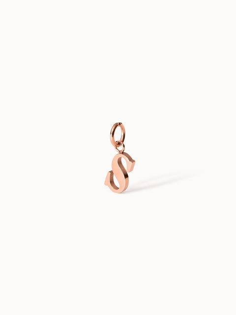 PURELEI Pure S Charm Roségoldener Edelstahl-Buchstabenanhänger minimalistisch, elegant, island-inspiriert.
