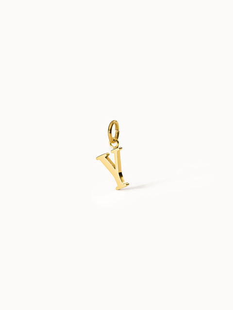 PURELEI Pure Y Charm Anhänger aus 18K vergoldetem Edelstahl, schlicht und elegant vor hellem Hintergrund.