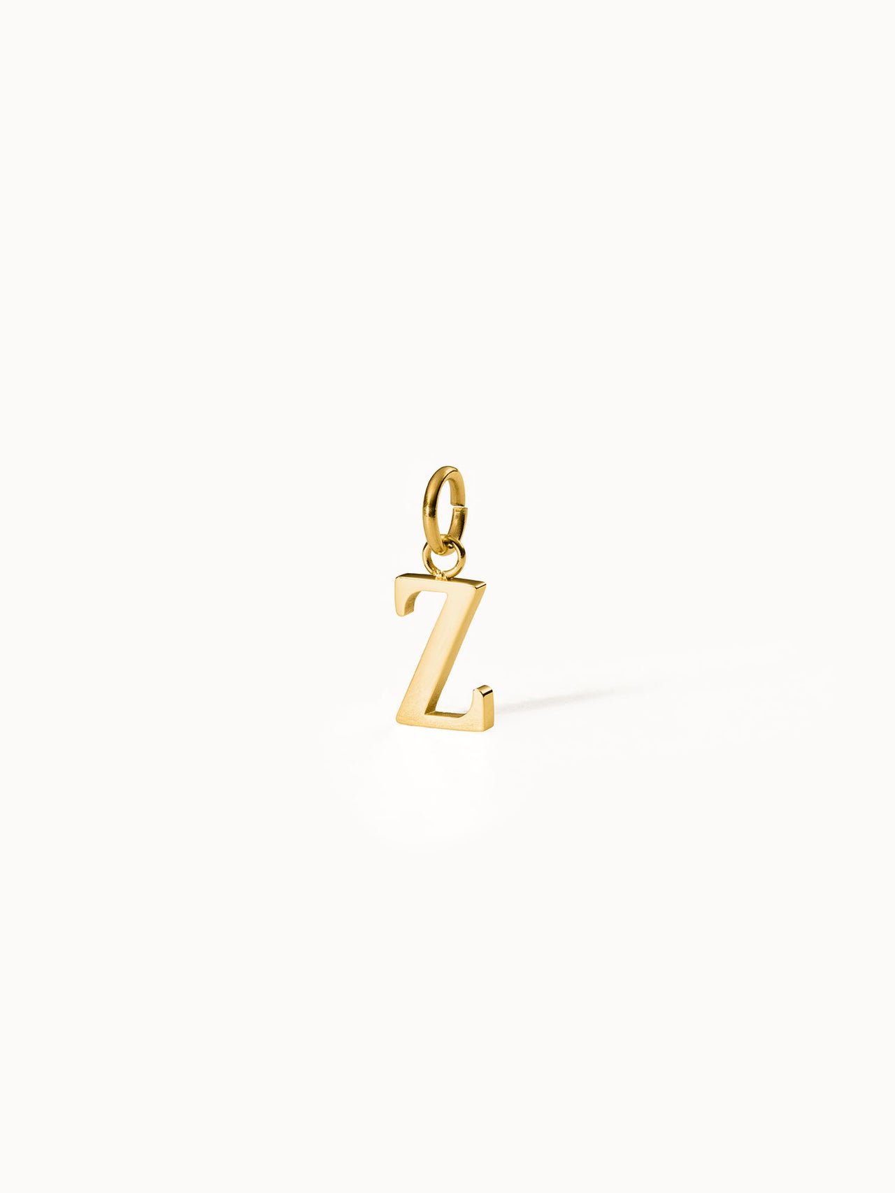 PURELEI Pure Z Charm Anhänger aus goldfarbenem Edelstahl, minimalistisch, elegant und zeitlos.