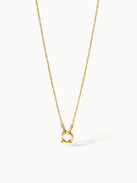 PURELEI Lokahi Charm Kette in 18K vergoldetem Edelstahl, filigran und dezent, mit Charm-Öse vor hellem Hintergrund