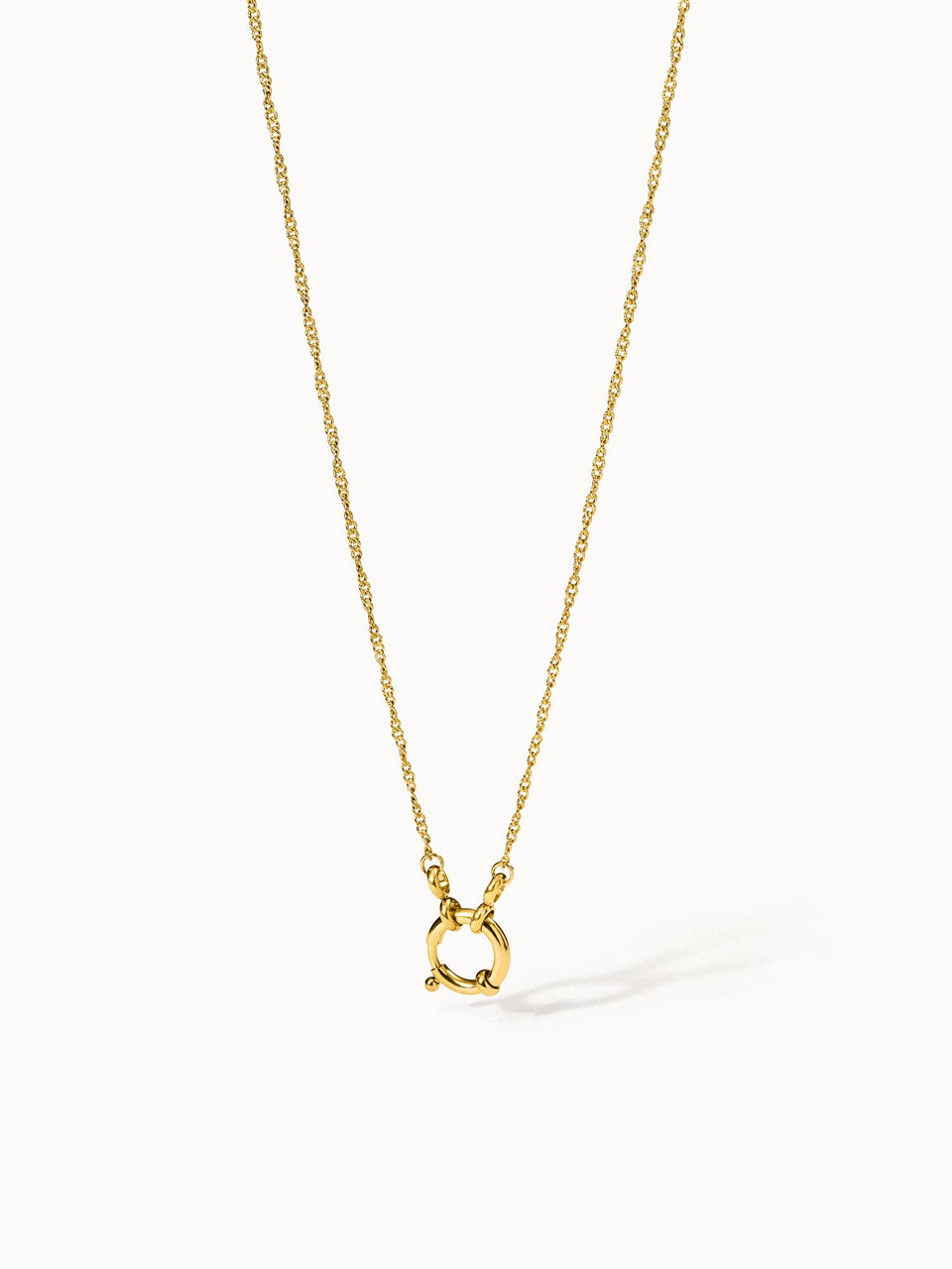 PURELEI Lokahi Charm Kette in 18K vergoldetem Edelstahl, filigran und dezent, mit Charm-Öse vor hellem Hintergrund