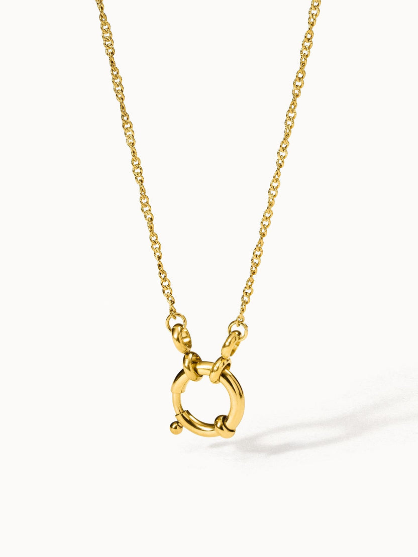 PURELEI Lokahi Charm Kette in 18K Gold, filigran, leicht gedreht, eleganter Charm-Anhänger, clean & feminin.