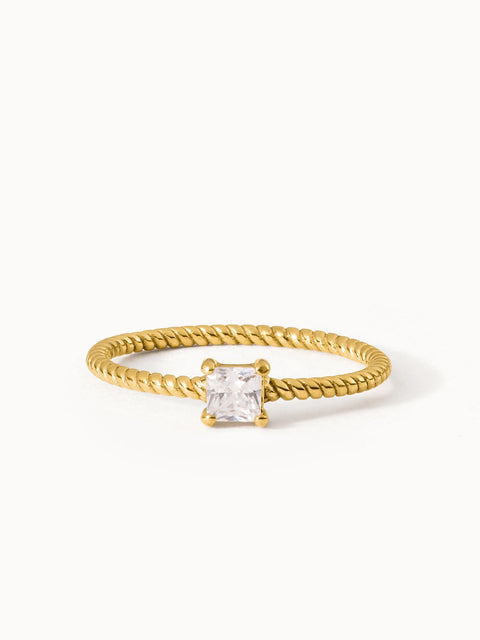 Precious Fine Ring von PURELEI, gedrehtes vergoldetes Edelstahlband mit weißem Zirkonia, elegant und feminin.