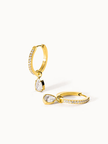 Felice Ohrringe von PURELEI, goldene Creolen mit weißen Zirkonia-Anhängern, elegant und zeitlos gestaltet