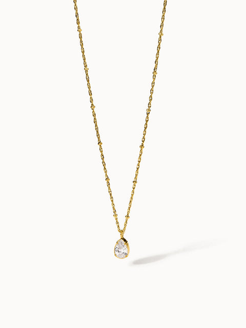 Felice Kette von PURELEI, goldene Edelstahlkette mit weißem Zirkonia-Tropfen, elegant und zeitlos feminin.