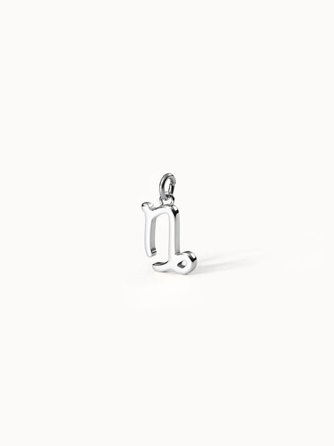 Steinbock Zodiac Charm aus nickelfreiem, poliertem Silber – minimalistisch und elegant, PURELEI Signature.