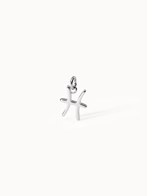 Fische Zodiac Charm in Silber von PURELEI, minimalistisches Sternzeichen-Design, elegant und zeitlos glänzend.