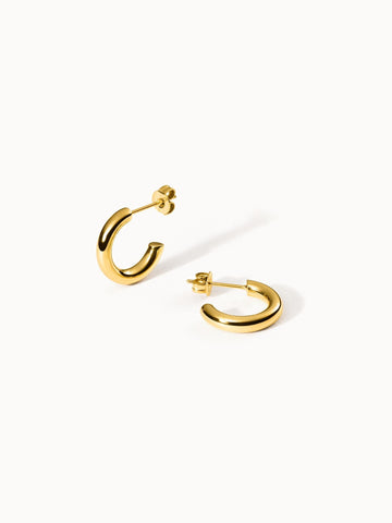 Brillante, nickelfreie PURELEI Brave Ohrringe aus 14K vergoldetem Edelstahl in elegantem, rundem Design.