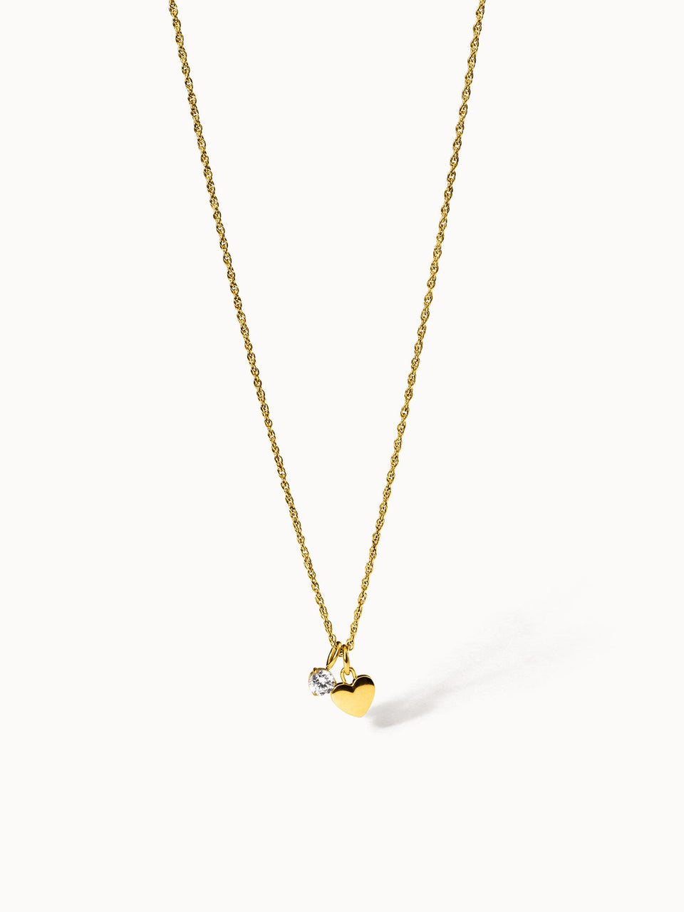 Brave Kette von PURELEI, zarte goldene Edelstahlkette mit Herz- und Zirkonia-Anhänger, elegant und feminin.
