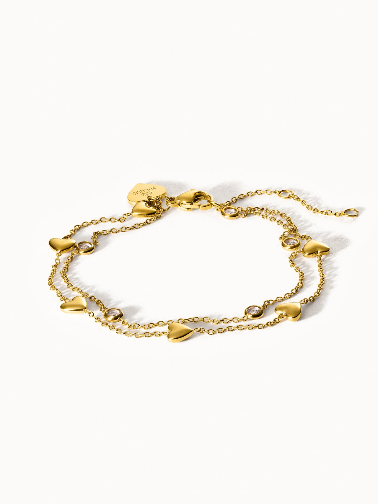 Goldenes Armband mit Herzanhängern und funkelnden Details von PURELEI.