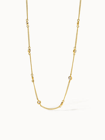Goldene Kette mit funkelnden Details von PURELEI, elegant und feminin.