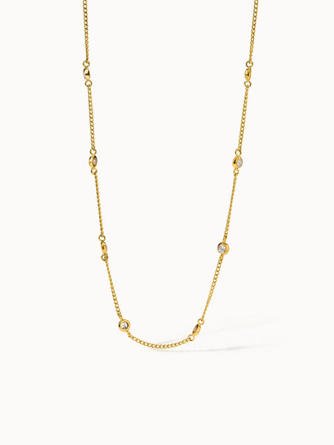 Goldene Kette mit funkelnden Details von PURELEI, elegant und feminin.