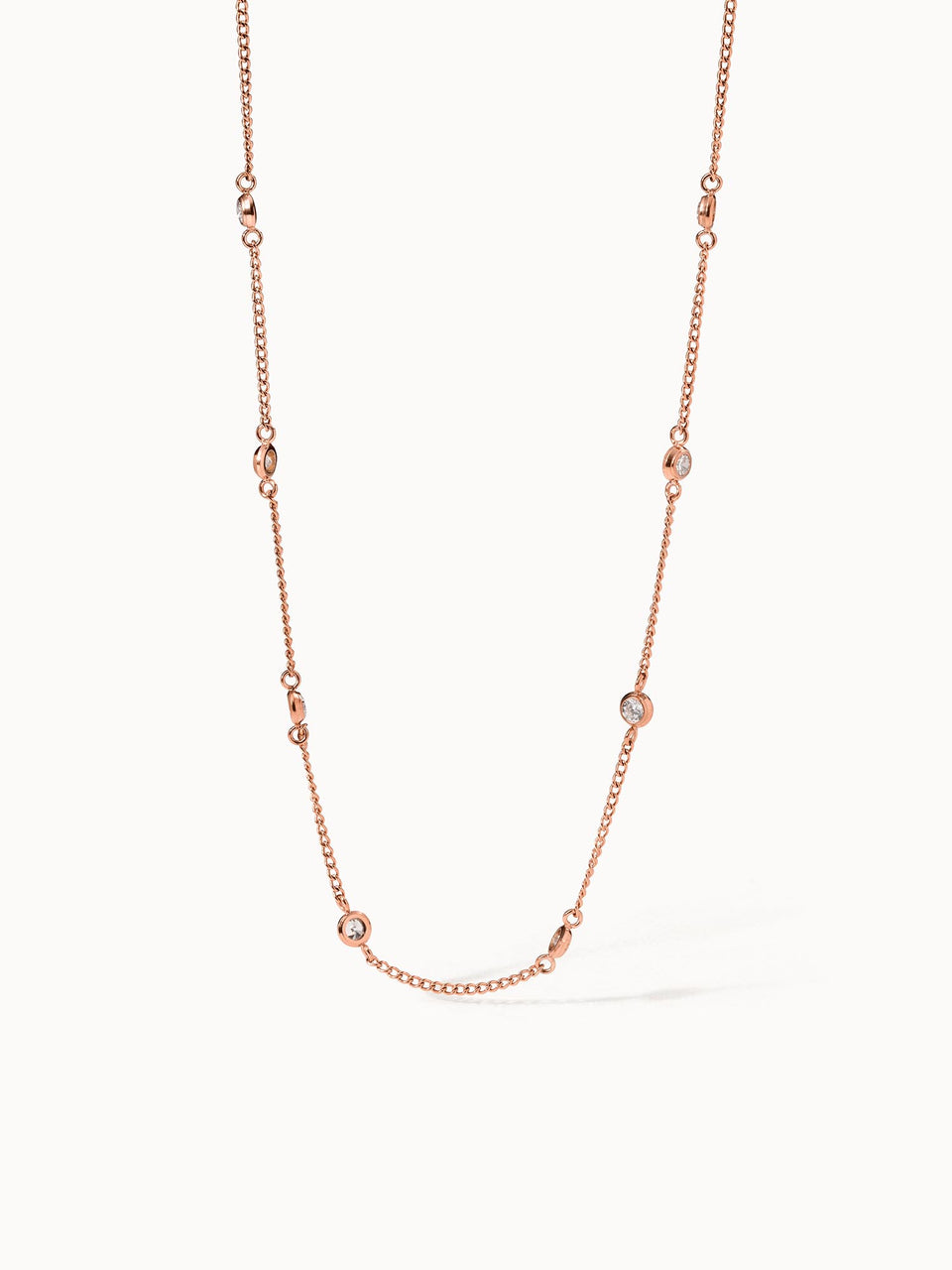 Roségoldene Kette mit funkelnden Details von PURELEI, elegant und feminin.