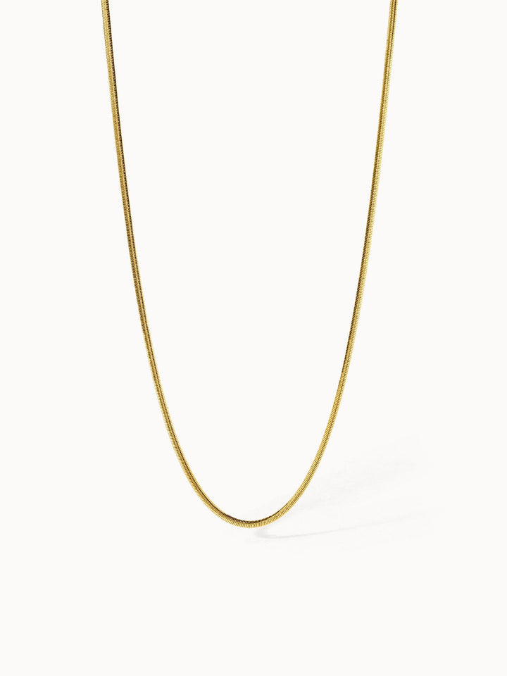 Elegante goldene Kette von PURELEI mit feiner, geschmeidiger Struktur.