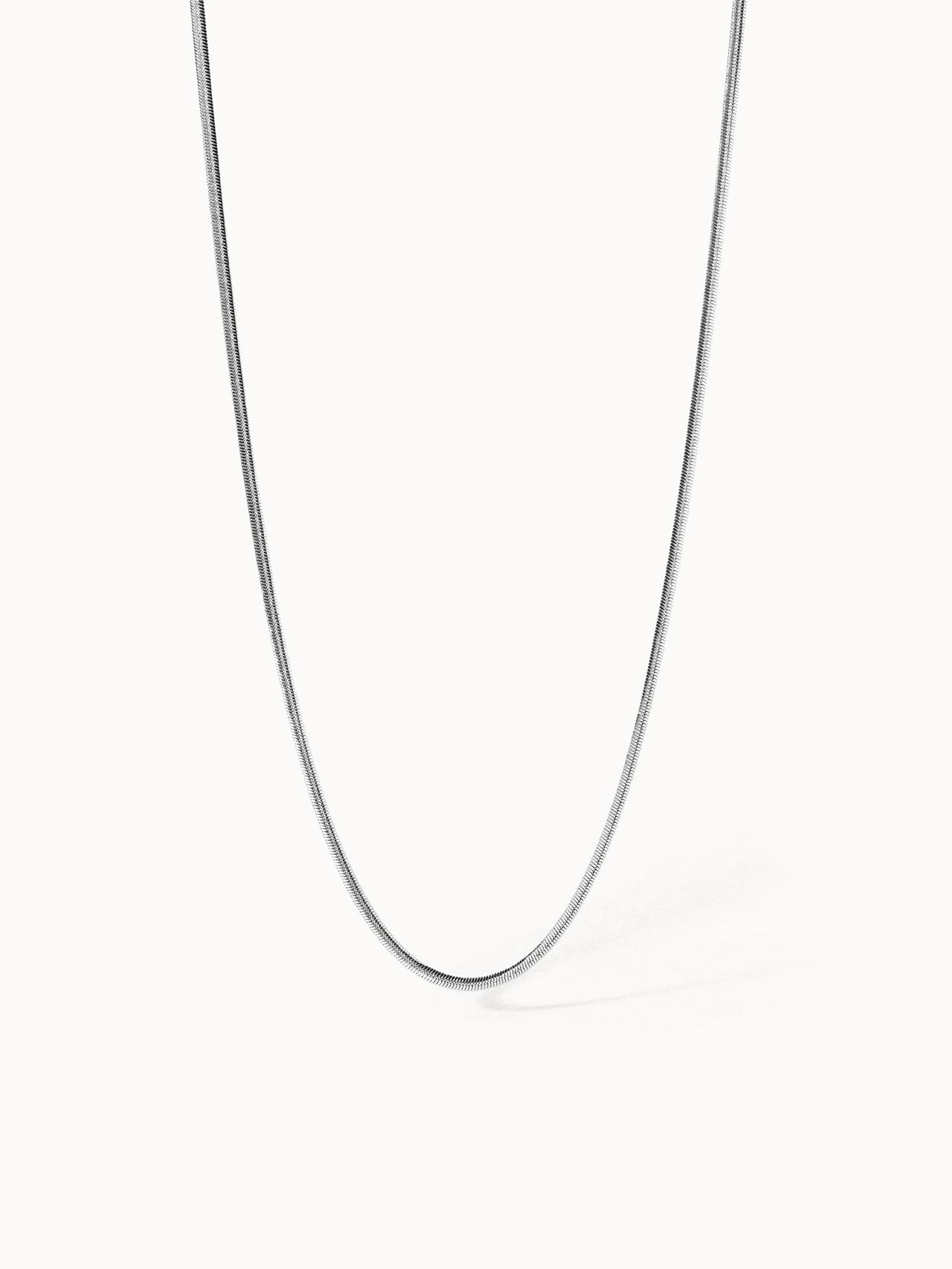 Silberne Kette mit feiner Struktur, elegant und zeitlos, von PURELEI.