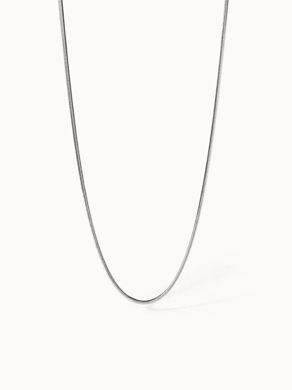 Silberne Kette mit feiner Struktur, elegant und zeitlos, von PURELEI.