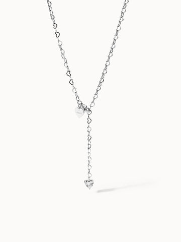 Silberne Kette mit Herzanhängern von PURELEI, elegant und verspielt.