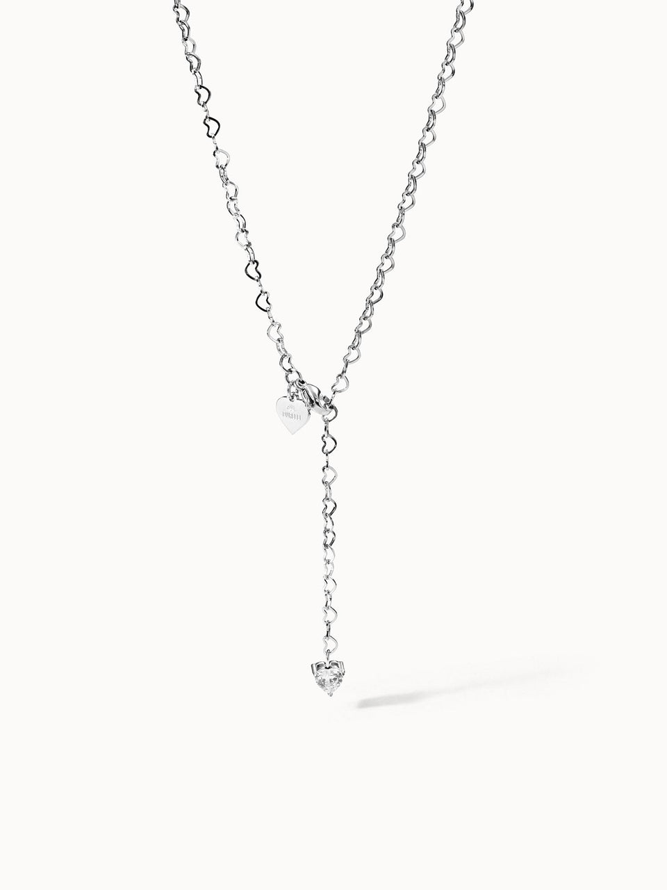 Silberne Kette mit Herzanhängern von PURELEI, elegant und verspielt.