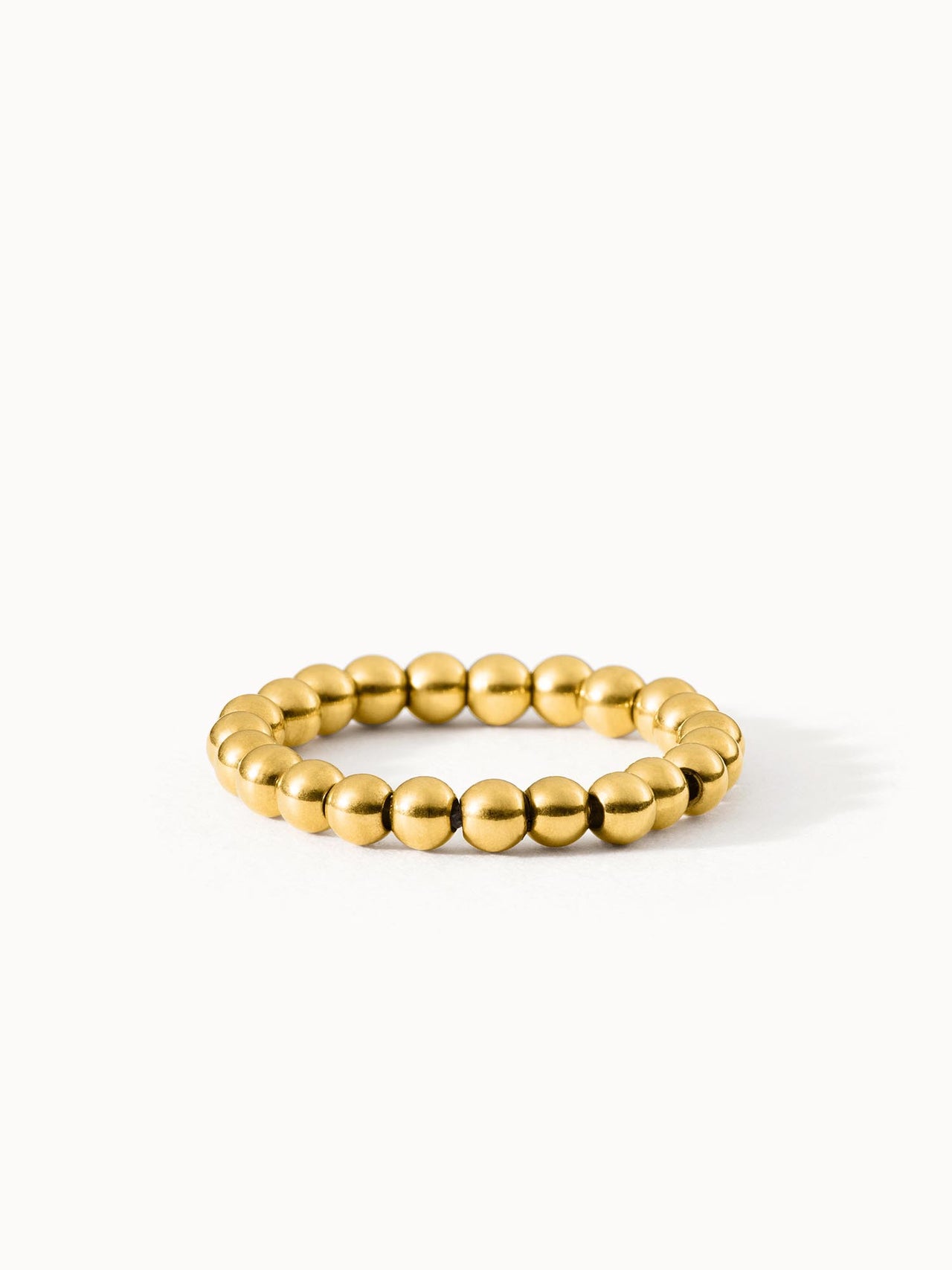 Goldenes, allergenfreundliches Ringarmband von PURELEI mit glänzenden Kugeln.