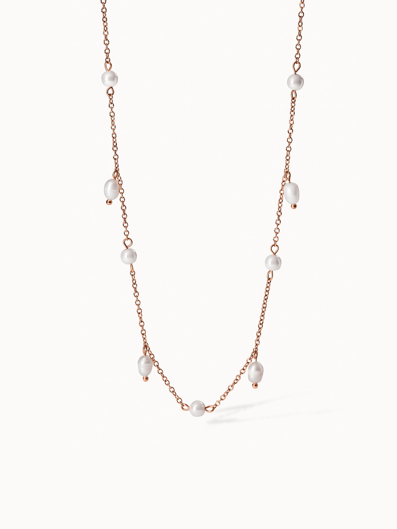 Roségoldene Kette mit Perlen von PURELEI, elegant und feminin.