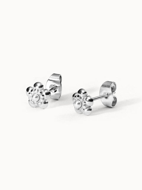 Silberne Blüten-Ohrringe von PURELEI, elegant und verspielt, perfekt für jeden Anlass.