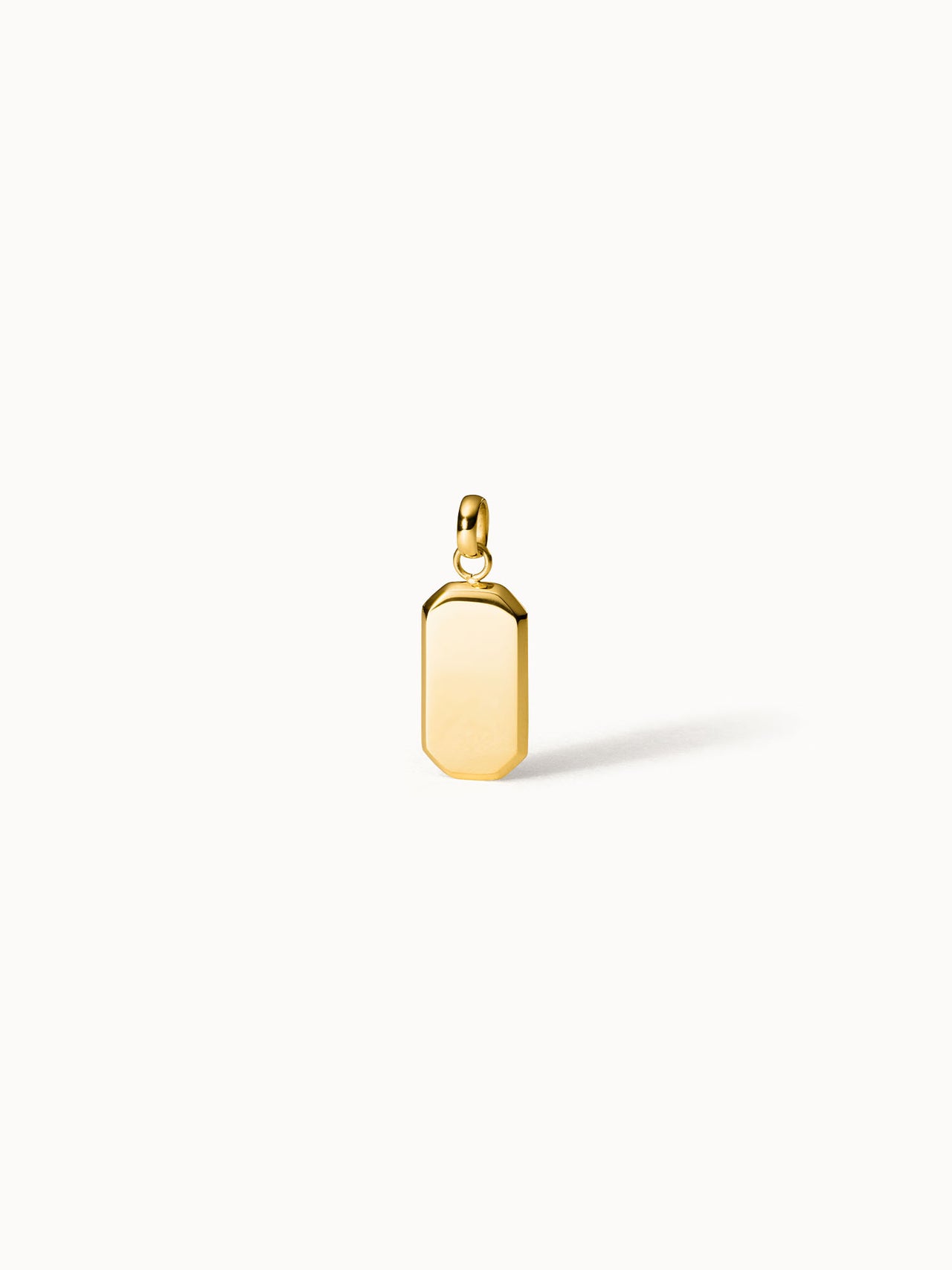 Goldener Anhänger mit klaren Linien, elegant und modern, von PURELEI.