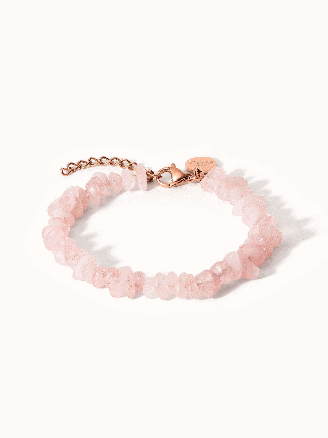 Roséfarbenes Armband aus Rosenquarz mit goldener Verschlusskette von PURELEI.