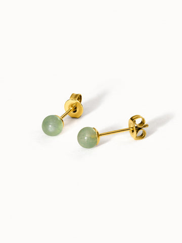 Aventurine Ohrringe von PURELEI, goldene Ohrstecker mit grüner Aventurin-Perle, elegant und natürlich.