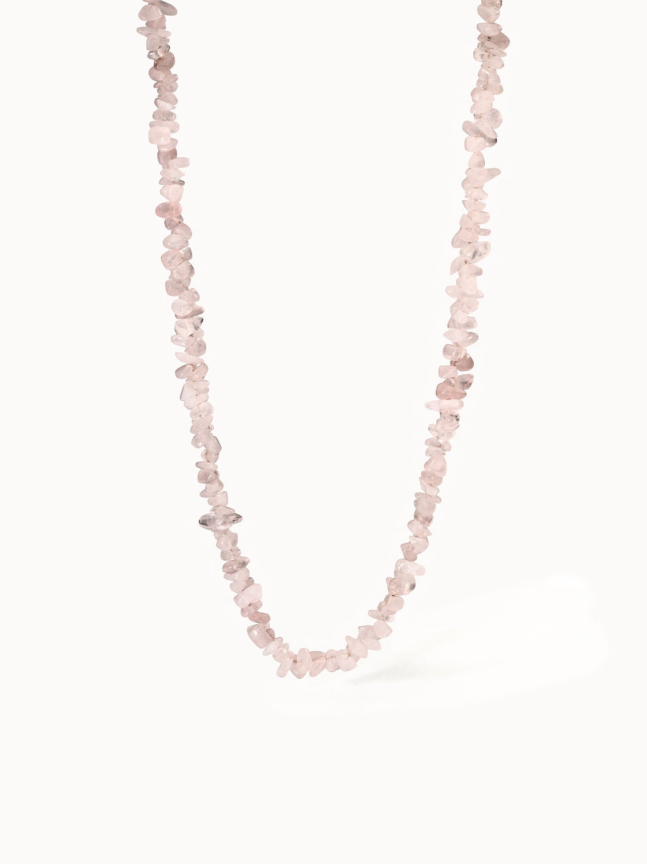 Zarte Kette aus rosa Quarzsteinen, PURELEI, elegant und feminin.