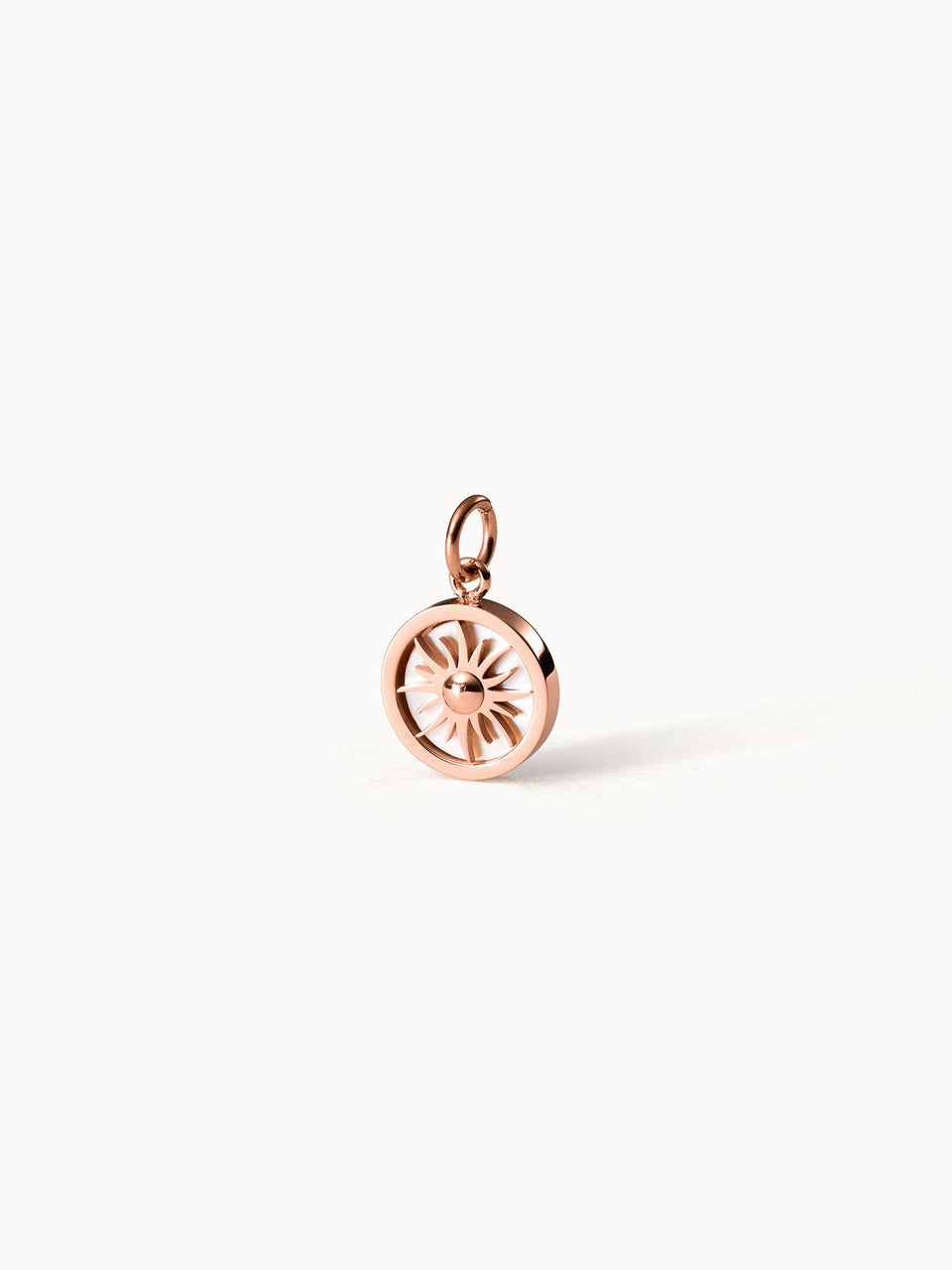 Roségoldener Anhänger mit Sonnenmotiv von PURELEI, elegant und feminin.
