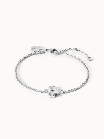 Silbernes Armband mit blütenförmigem Design und funkelnden Steinen von PURELEI.