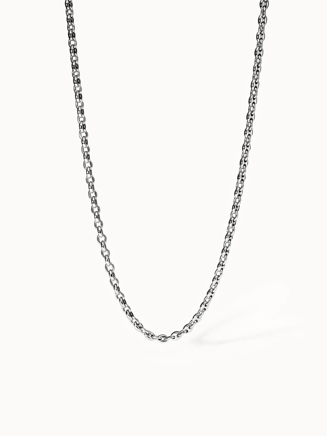 PURELEI Atlas Kette in nickelfreiem Silber mit markantem Schiffsanker-Design, clean & elegant präsentiert.