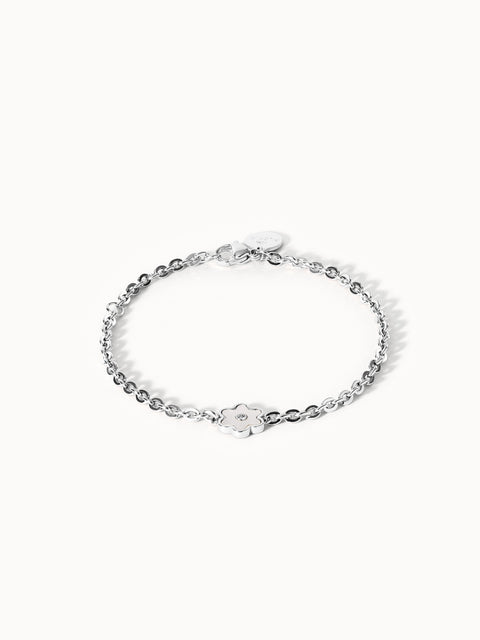 Silbernes Armband mit Blumenanhänger von PURELEI, elegant und modern.