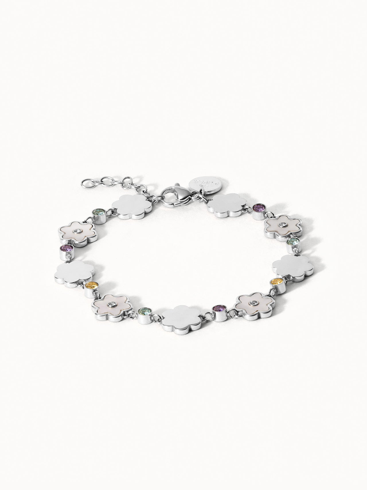 Silbernes Armband mit Blumenmotiven und funkelnden Steinen von PURELEI.