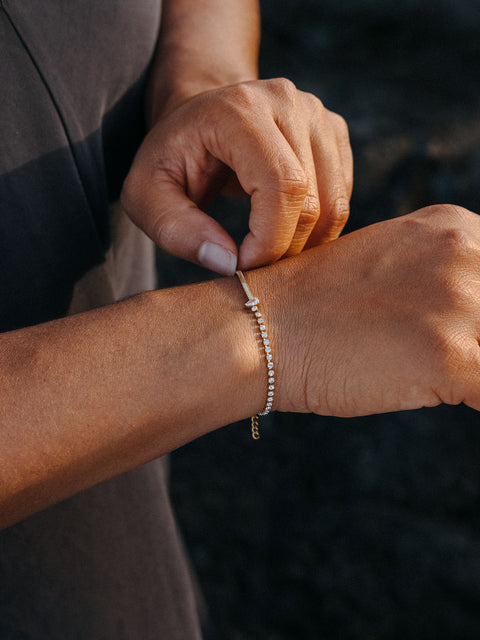 {"color":"Gold"}
