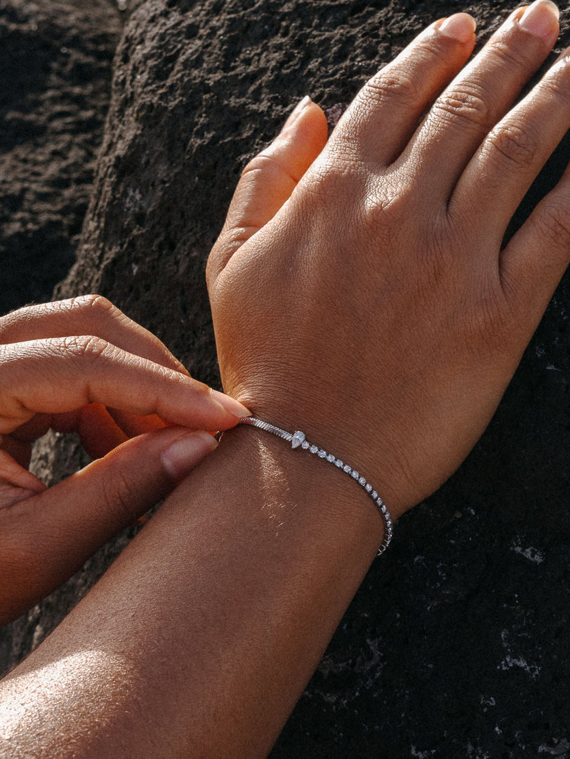 {"color":"Silver"}