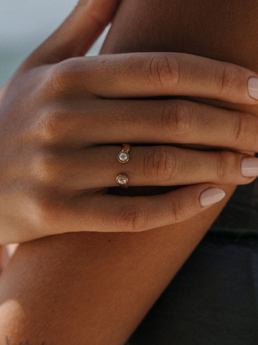 {"color":"Gold"}