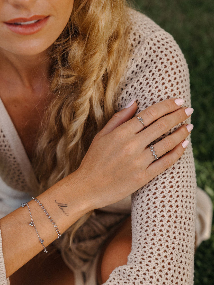 {"color":"Silver"}