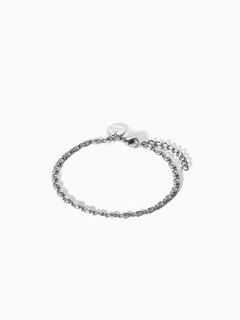 {"color":"Silver", "type":"lead_image"}