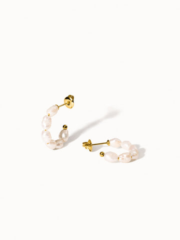PURELEI Organic Pearl Perlenohrringe aus goldvergoldetem Edelstahl mit natürlichen Süßwasserperlen, elegant und feminin