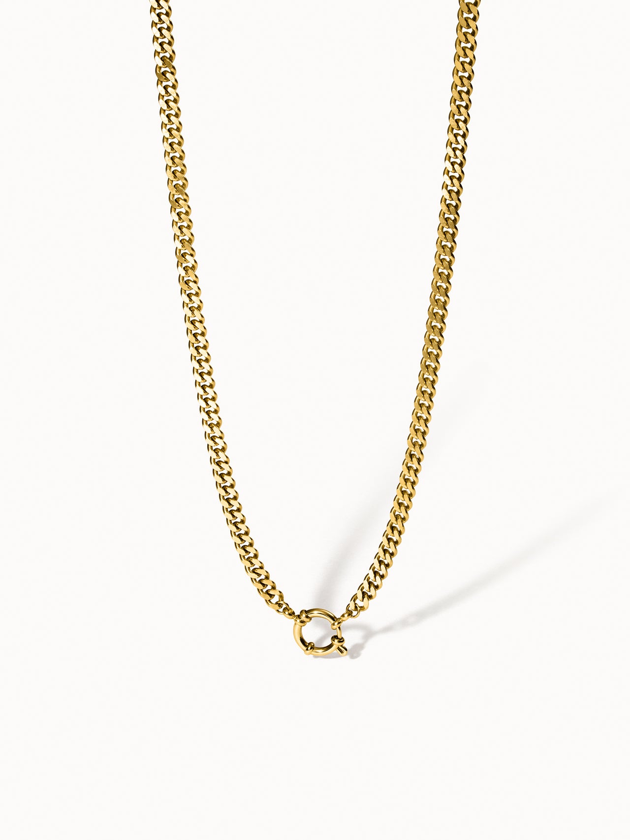 PURELEI Bold Charm Kette aus vergoldetem Edelstahl mit Panzerkettendesign und Charm-Verschluss, elegant und feminin.