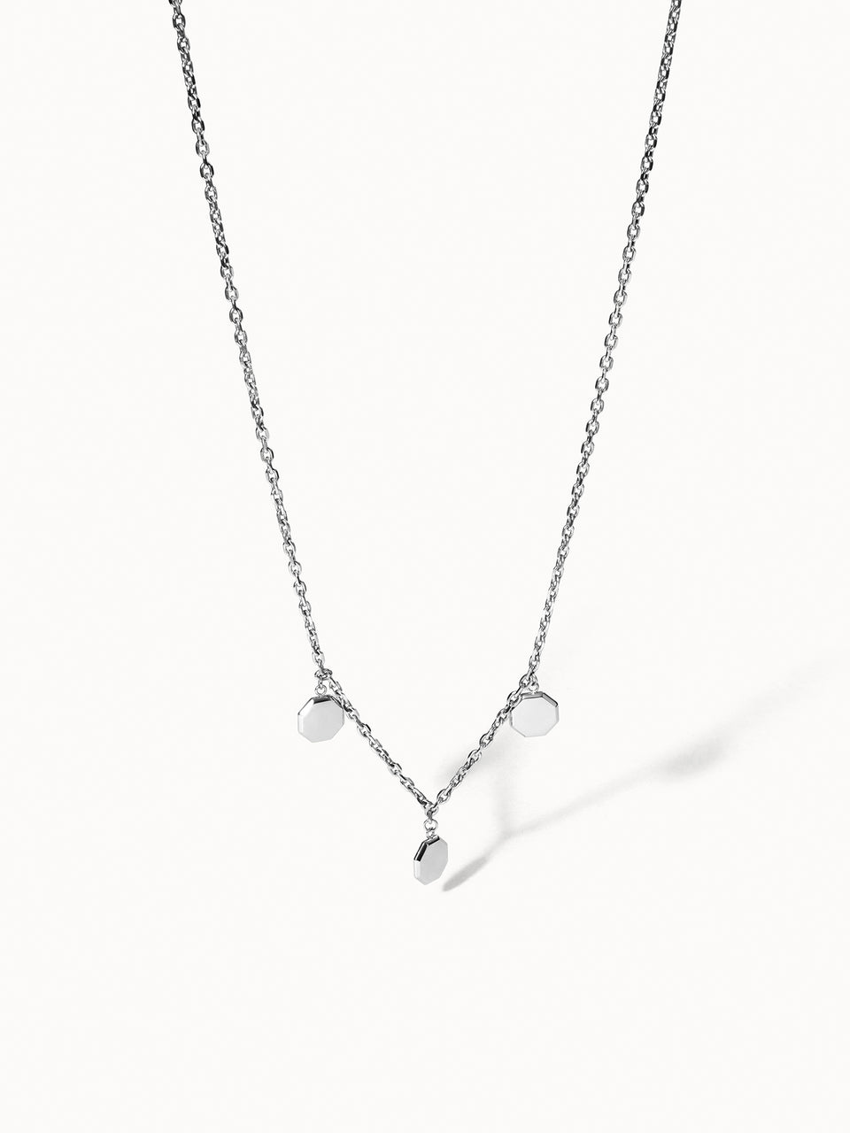 Edelstahl Silberkette Eternal Kette mit drei achteckigen Anhängern, elegant und pur von PURELEI.