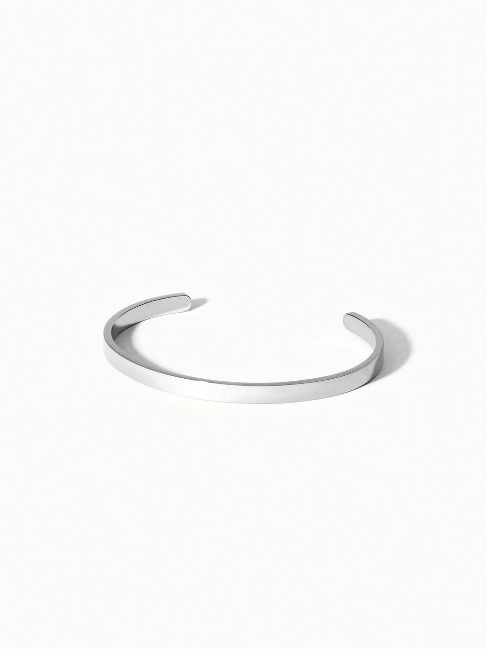 PURELEI Connection Armcuff aus nickelfreiem, silbernem Schmuck, minimalistisch und elegant, clean & zeitlos.