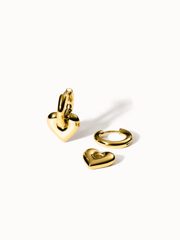 Kind Heart Ohrringe von PURELEI goldfarben mit Herzanhänger, elegant und nickelfrei für feminine Leichtigkeit.