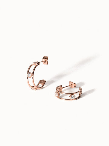 PURELEI Star Ohrringe in Roségold mit funkelnden Steinen, filigranes Design für elegante, feminine Momente.